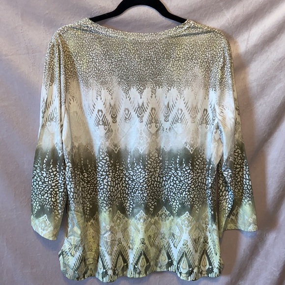 👚Chico’s Zenergy Embellished 3/4 Sleeve Top - Picture 6 of 7
